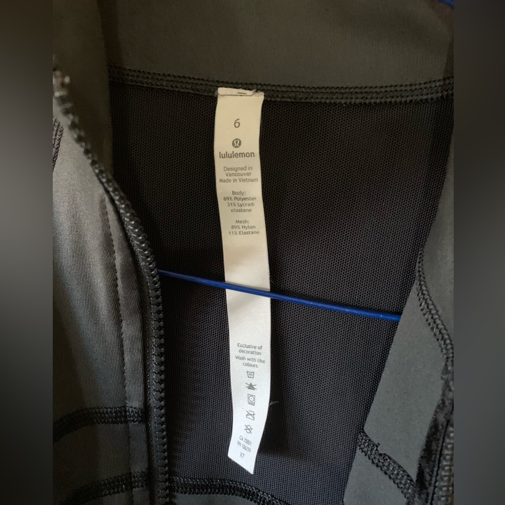 ❌S O L D❌🦄LULULEMON🦄 | Define Jacket *Shine* •Size 6 - Picture 10 of 11